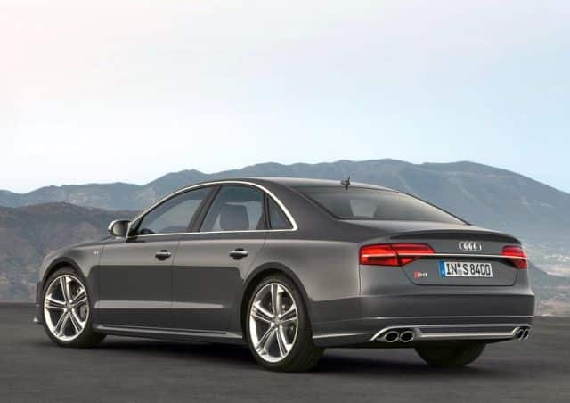 Audi S8 arka tampon ve bagaj kapağı ayrıntısı