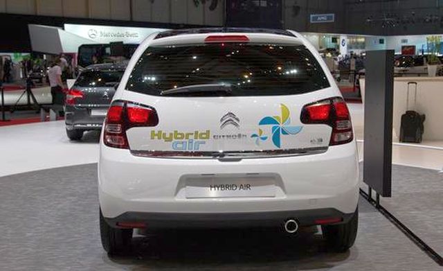 Citroen C3 Hybrid Air Cenevre fuarı arka görünümü