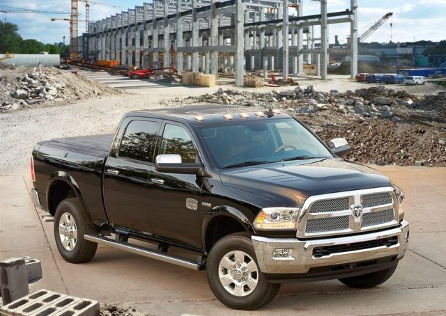 Ram Heavy Duty uzun gövde ön yan görünümü