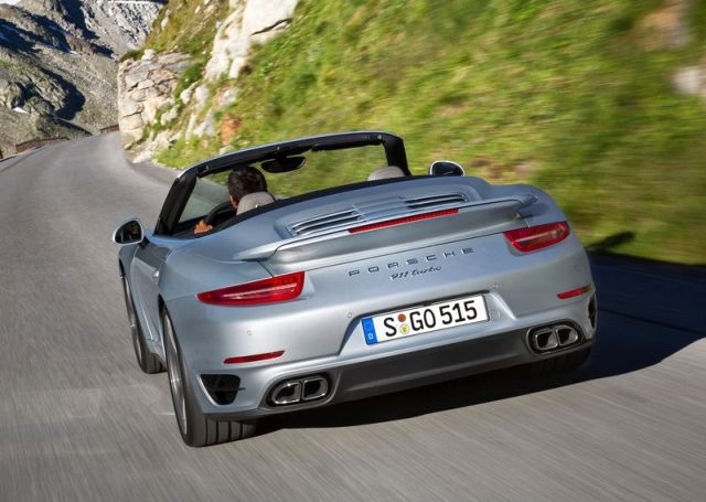 Porsche 911 Turbo Cabriolet arka üç çeyrek görünüm
