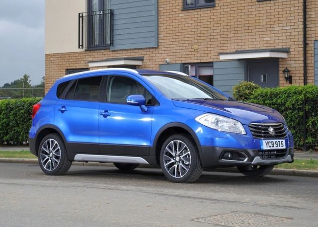 Beyaz Suzuki S-Cross önden görünüm