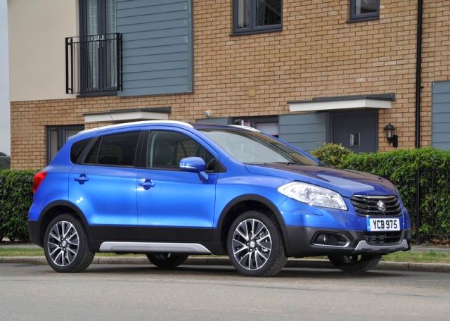 Beyaz Suzuki S-Cross ön sol açı