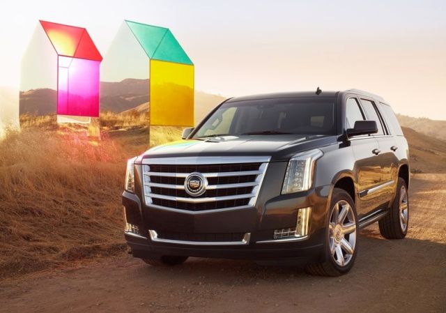 Cadillac Escalade ön sol görünüm