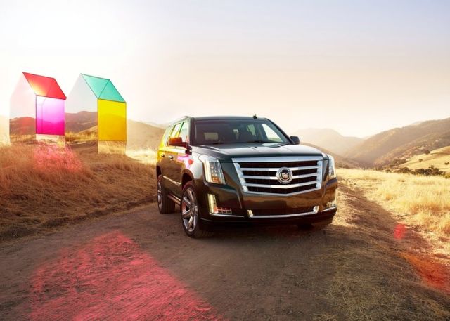 Cadillac Escalade ön sağ görünüm