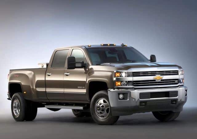 Silverado 3500HD LTZ krom ızgara ve çift arka tekerli gövde