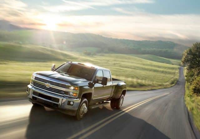 Chevrolet Silverado 3500HD LTZ uzun kasa ön görünümü