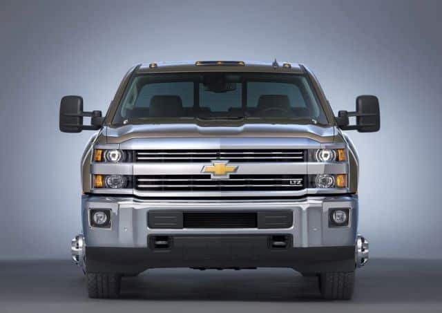 Silverado 3500HD LTZ 4x4 geniş ön ızgara tasarımı