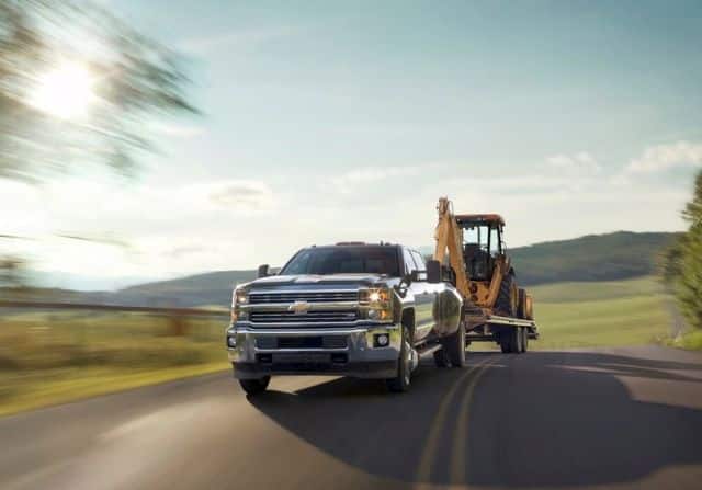 Silverado 3500HD LTZ çift arka tekerli ön açı