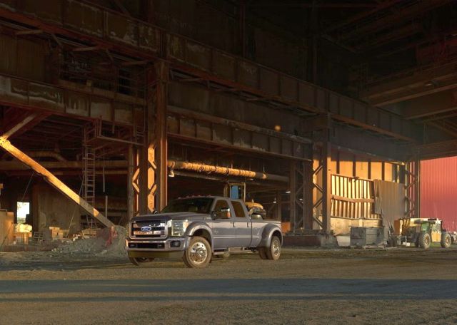Ford F-450 Super Duty yan profil ayrıntıları