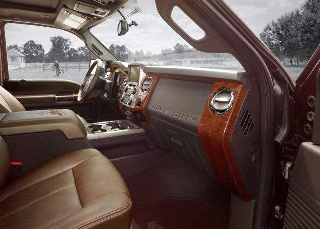 Ford F-450 Super Duty Crew Cab iç mekanı