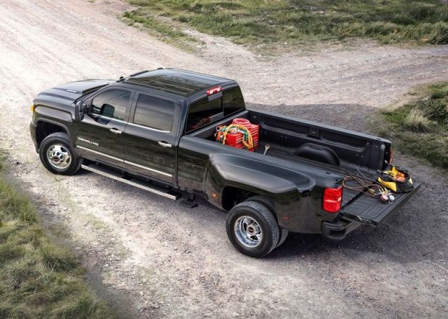 GMC Sierra Denali 3500HD dört çeker görünümü