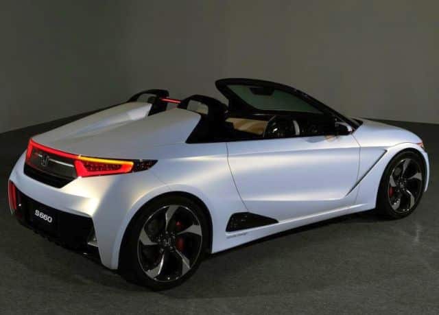 Honda S660 konseptinin arka görünümü