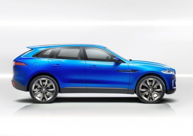 Jaguar C-X17 yan profili ve büyük alaşım jantları