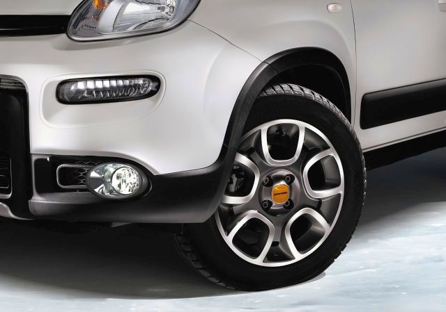 Fiat Panda dört çeker alaşım jant ayrıntısı