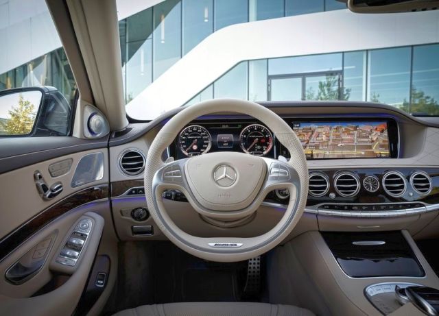 S 65 AMG direksiyon ve sürücü bölümü