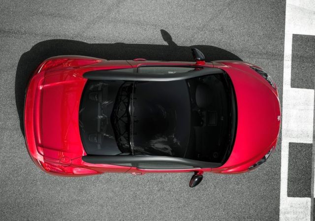 RCZ R üstten ön görünümü