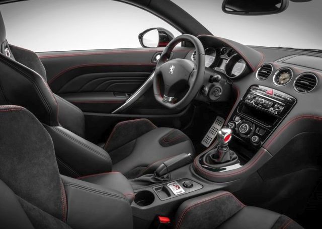 RCZ R spor koltukları ve iç mekânı