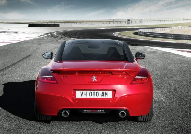 RCZ R arka görünüm ve çift egzoz
