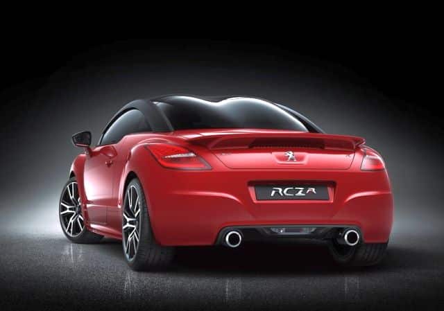 RCZ R arka difüzör ve egzoz çıkışları