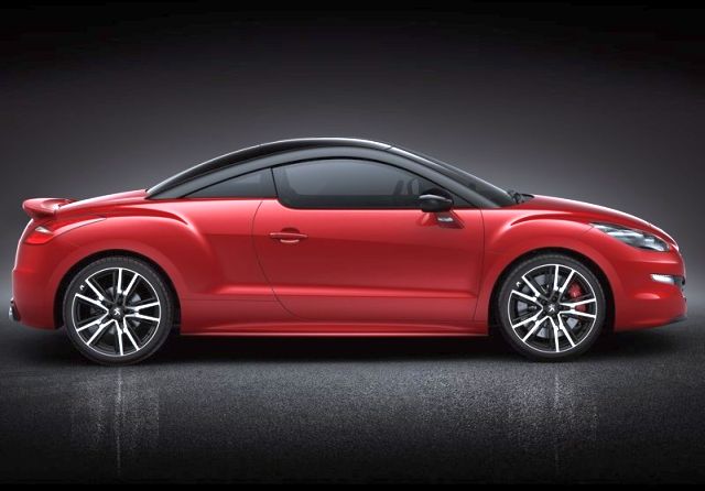 RCZ R yan profili ve çift kubbeli tavanı