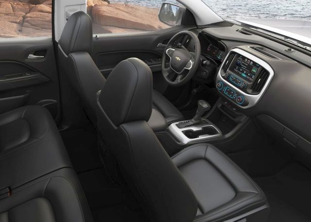 Chevrolet Colorado ön koltuklar ve kabin görünümü
