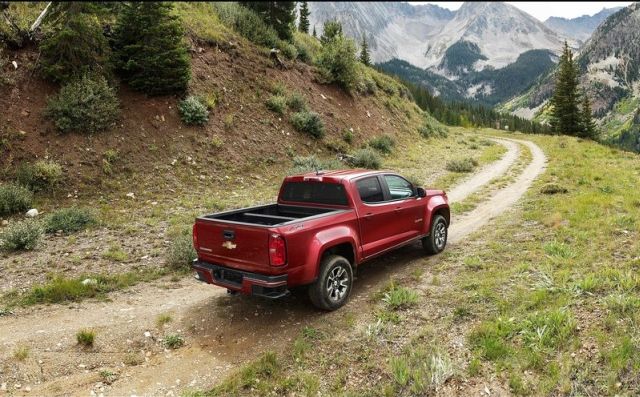 Chevrolet Colorado arka görünüm ve CornerStep tampon