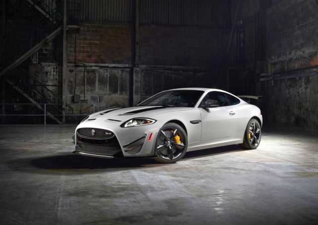 2014 Jaguar XKR-S GT önden üç çeyrek görünüm