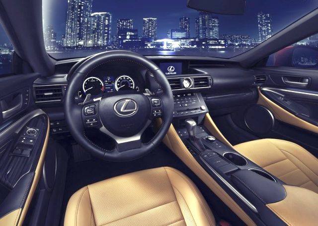 Lexus RC kokpit ve orta konsol