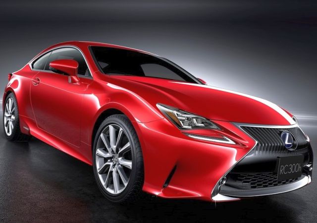 Lexus RC alçak ön görünüm