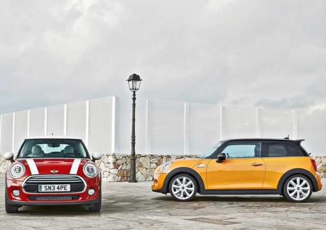 MINI Cooper S gündüz çekimi ön görünüm