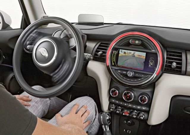 MINI Cooper park yardım ekranı