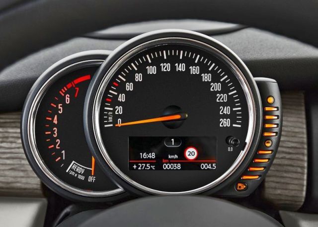 MINI Cooper kokpit ve merkezi ekran
