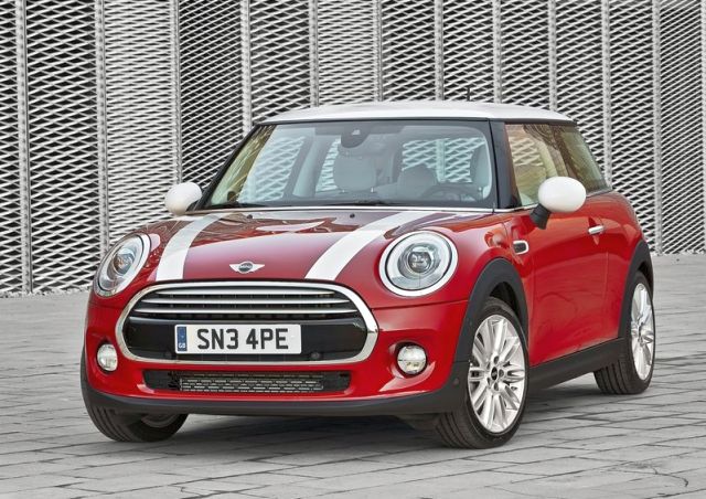 2015 MINI Cooper önden görünüm