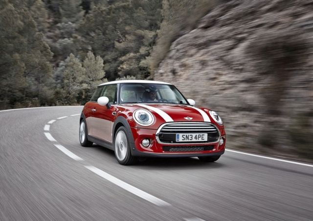MINI Cooper ön üç çeyrek görünüm