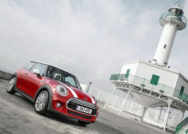 MINI Cooper yuvarlak farlar ve ön ızgara
