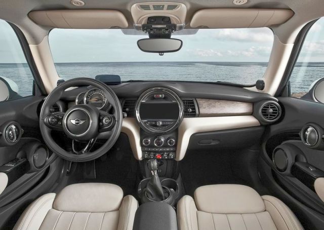 MINI Cooper iç mekan görünümü