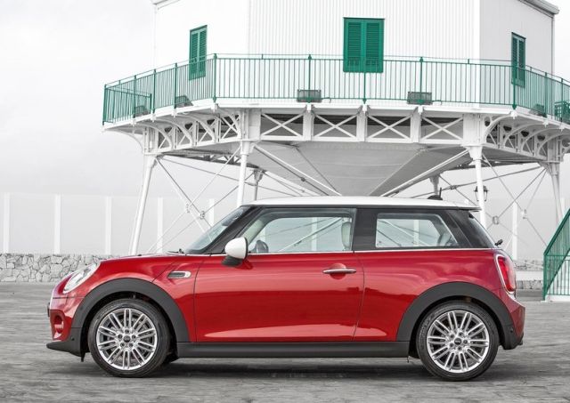 MINI Cooper üç kapılı yan profil