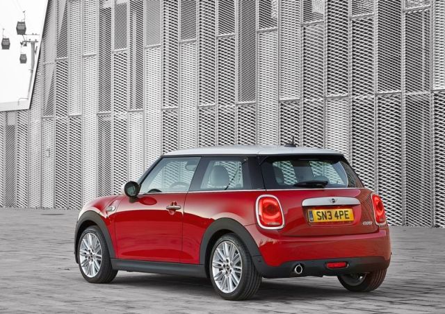 MINI Cooper arka üç çeyrek görünüm