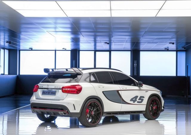 Concept GLA 45 AMG arka görünümü
