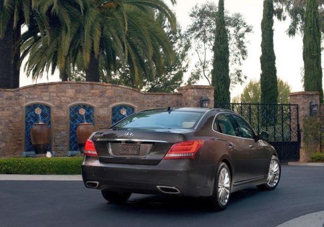 Hyundai Equus arka görünüm