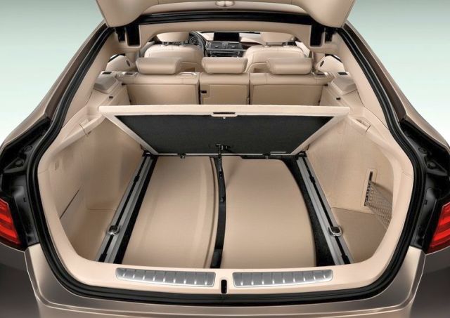 BMW 3 Series Gran Turismo bagaj altı saklama alanı