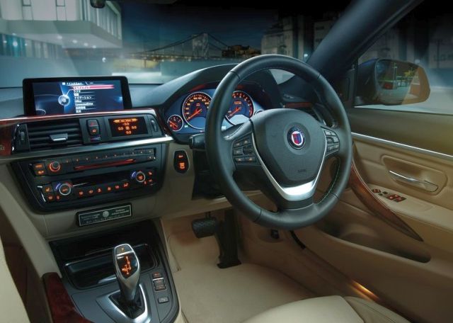 ALPINA B4 Bi-Turbo Coupé kokpiti ve direksiyonu