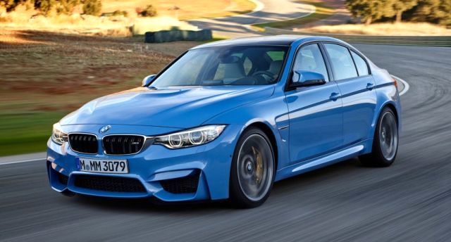 BMW M3 Sedan viraj görüntüsü