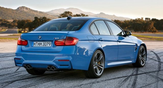 BMW M3 Sedan pistte arka görünüm