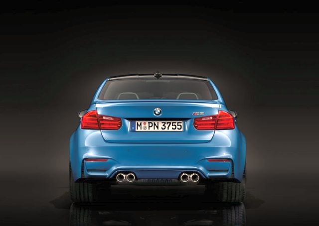 BMW M3 Sedan arka üç çeyrek görünüm