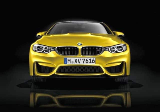 BMW M4 Coupe ön çapraz görünüm