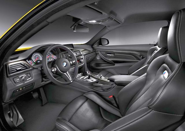 BMW M4 Coupe ön spor koltukları