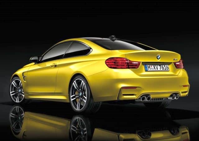 BMW M4 Coupe arka görünüm ve dört egzoz çıkışı