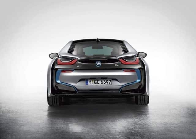 BMW i8 arka yan profil görünümü