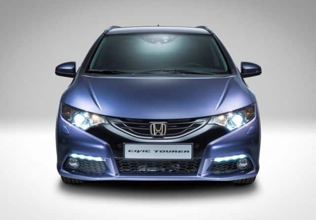 Civic Tourer ön ve yan gövde çizgileri